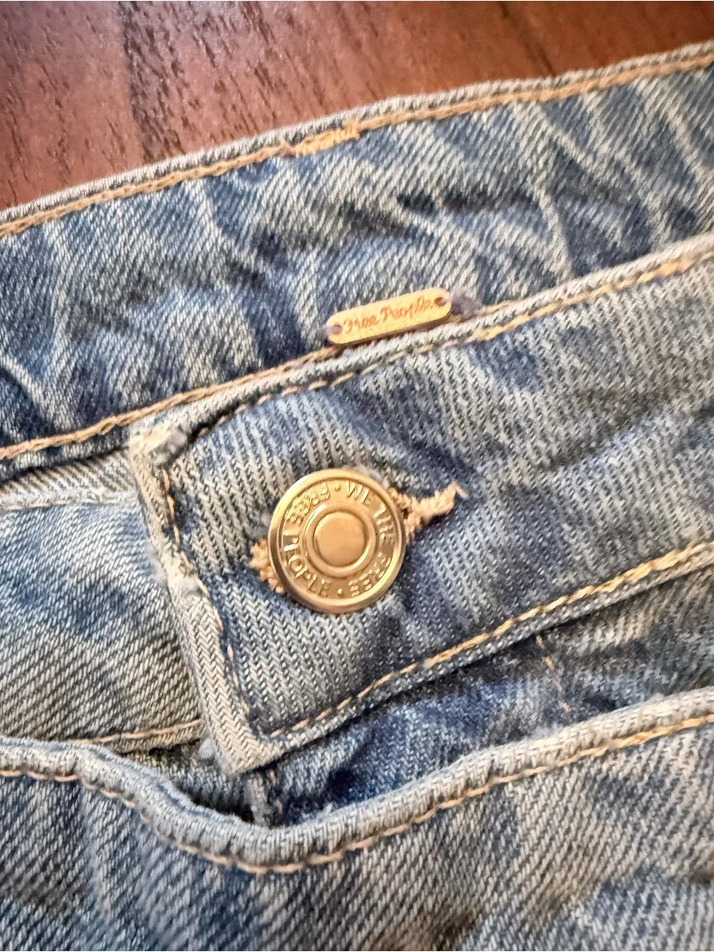 We the Free 💕 Wynne Denim Mini Skirt / light Wash: Asymmetric Buttons : GUC